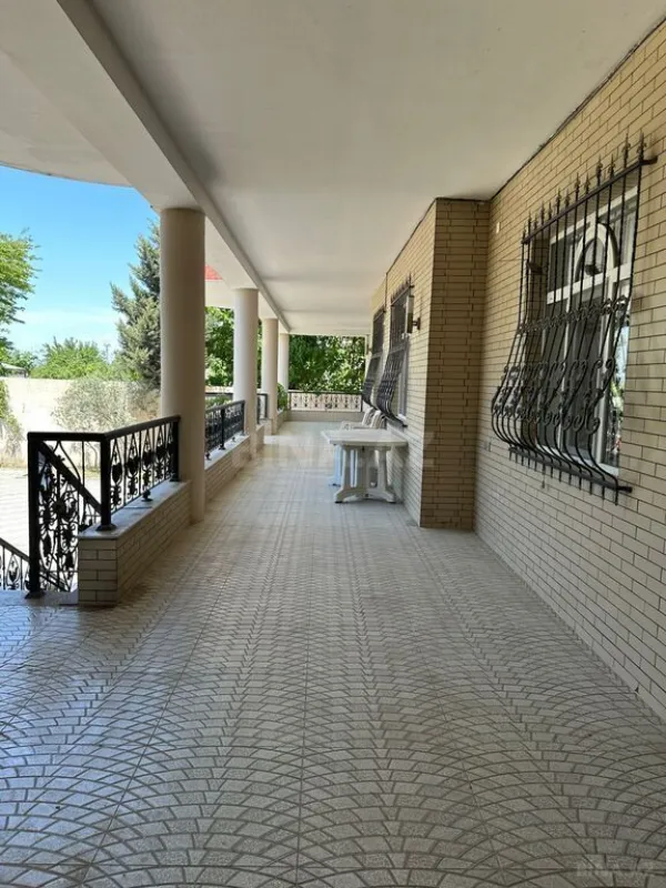 Kirayə verilir 9 otaqlı həyət evi 950 m²
