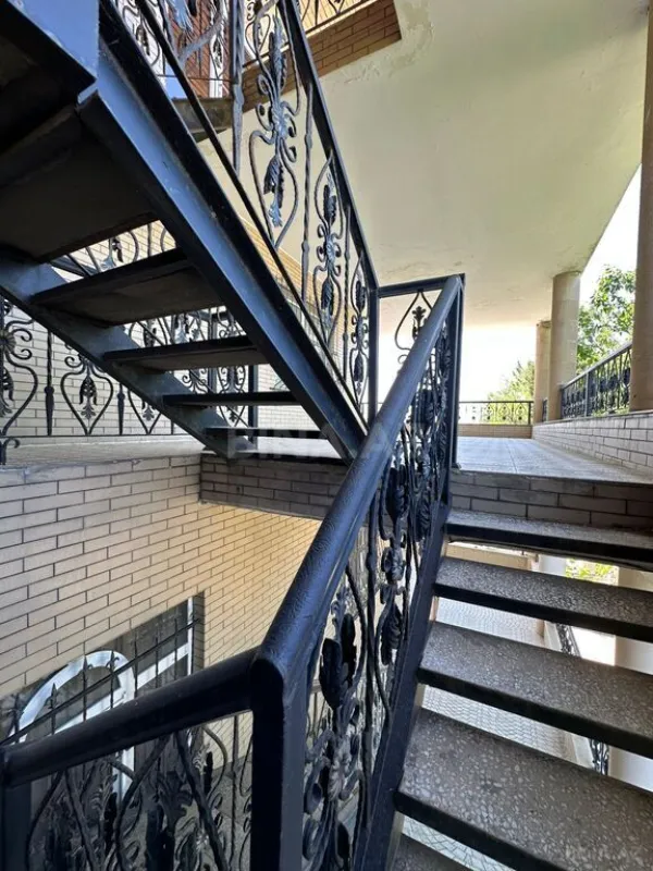 Kirayə verilir 9 otaqlı həyət evi 950 m²