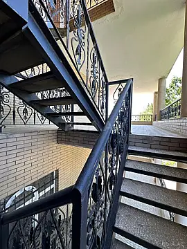 Kirayə verilir 9 otaqlı həyət evi 950 m²