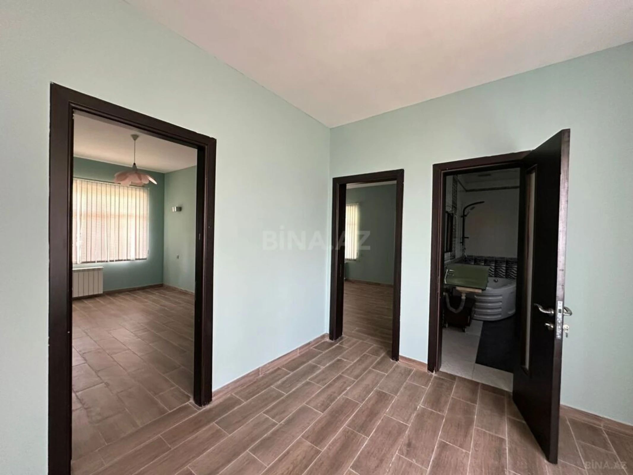 Kirayə verilir 9 otaqlı həyət evi 950 m²