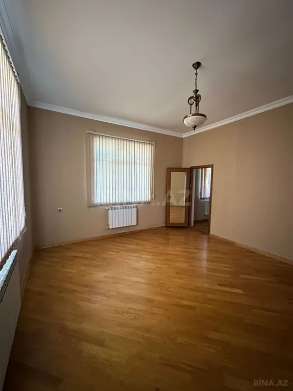 Kirayə verilir 9 otaqlı həyət evi 950 m²