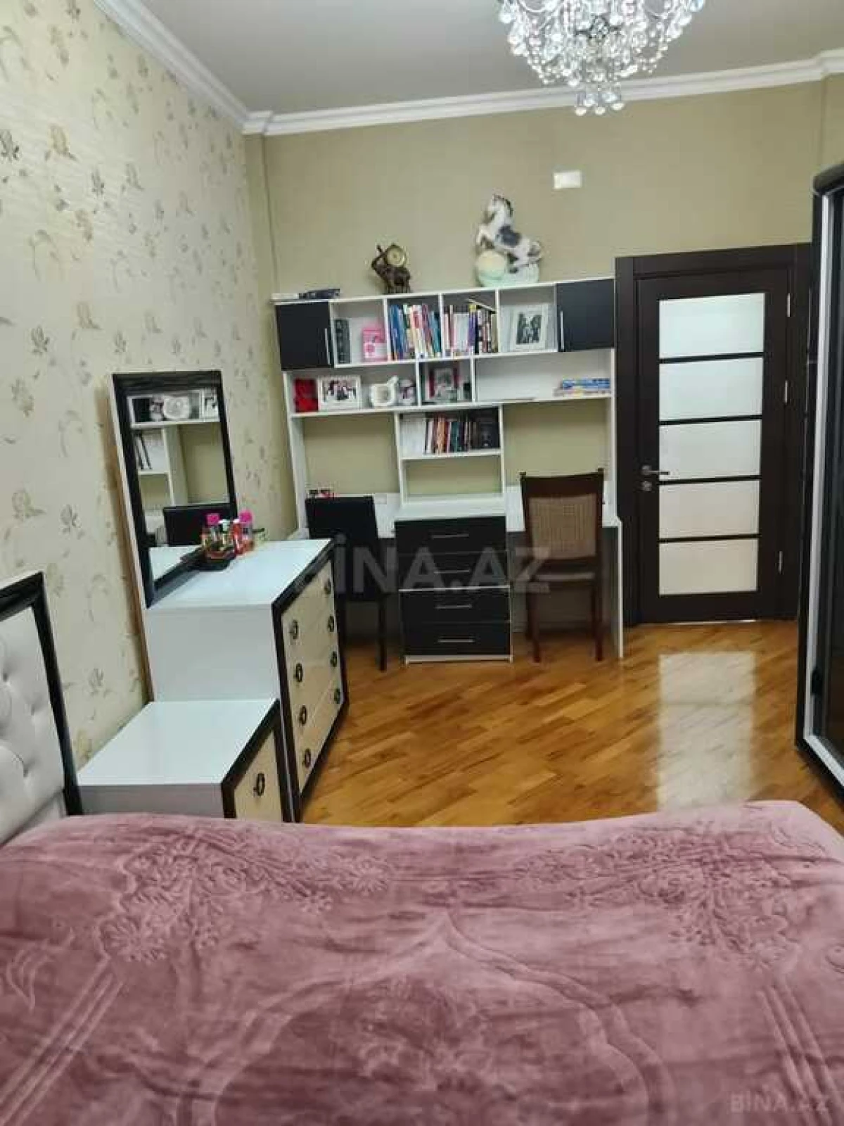 Satılır 2 otaqlı mənzil 94 m²