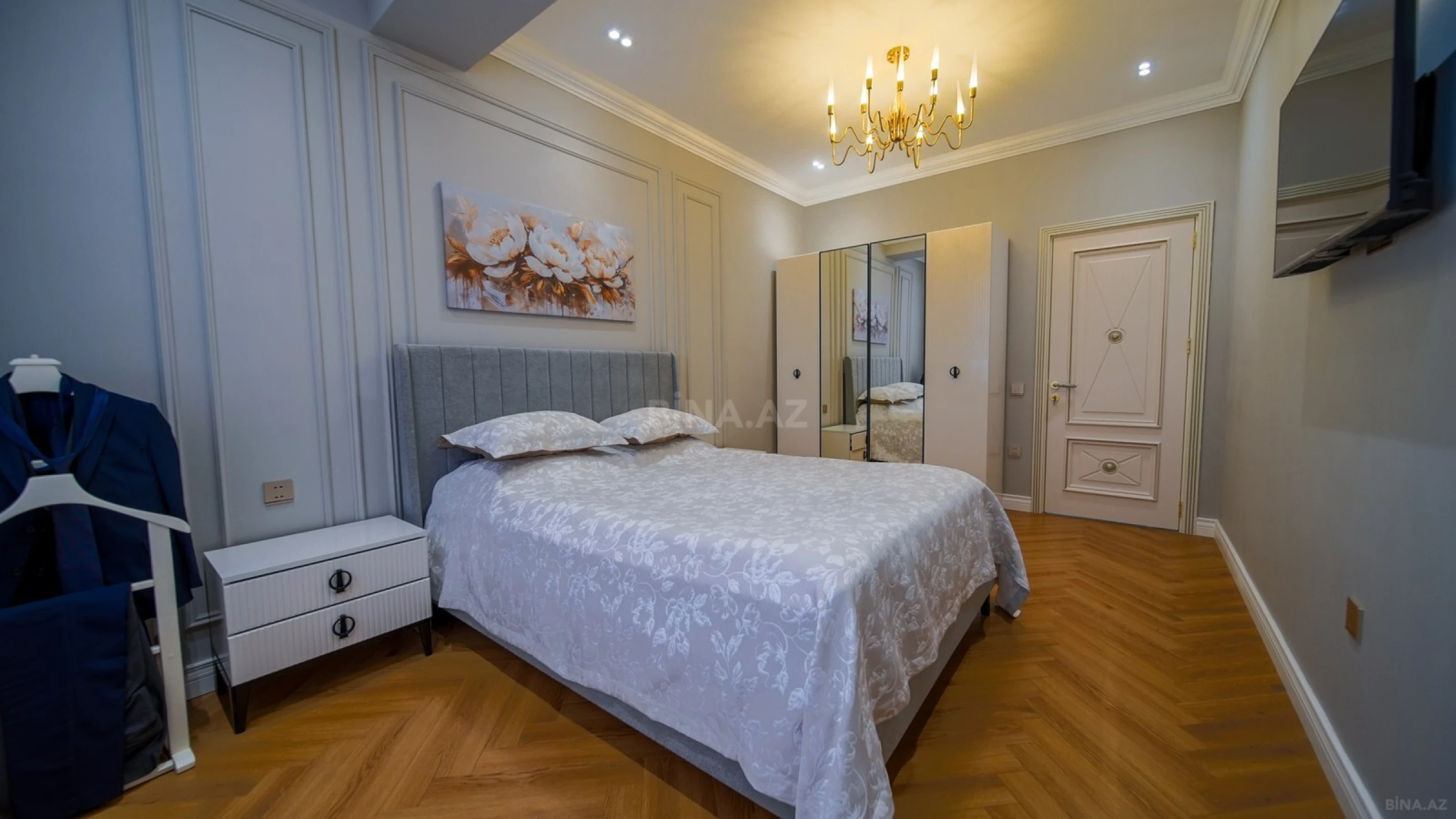 Satılır 3 otaqlı mənzil 135 m²