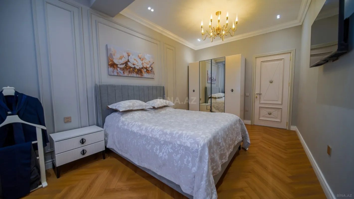 Satılır 3 otaqlı mənzil 135 m²