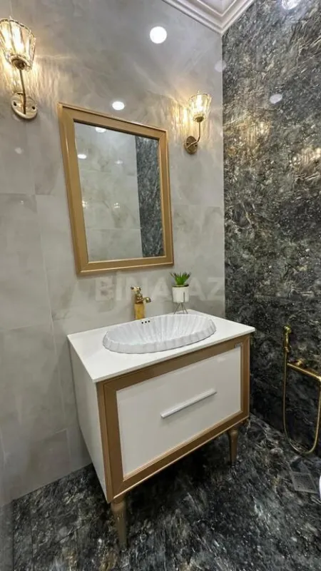Satılır 3 otaqlı mənzil 135 m²