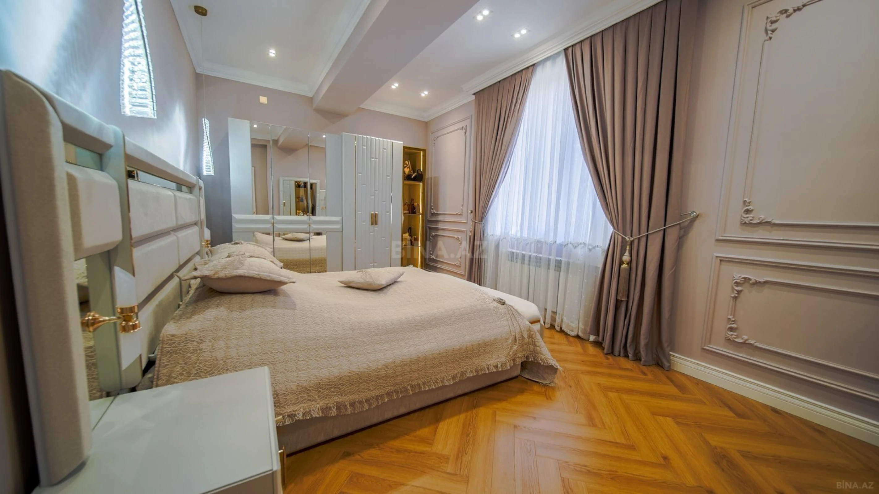 Satılır 3 otaqlı mənzil 135 m²