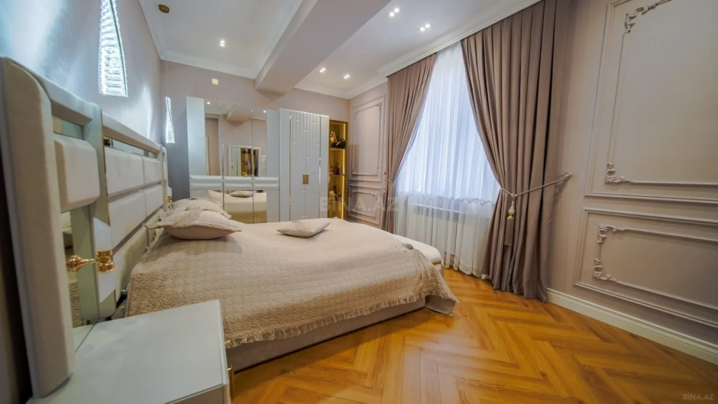 Satılır 3 otaqlı mənzil 135 m²