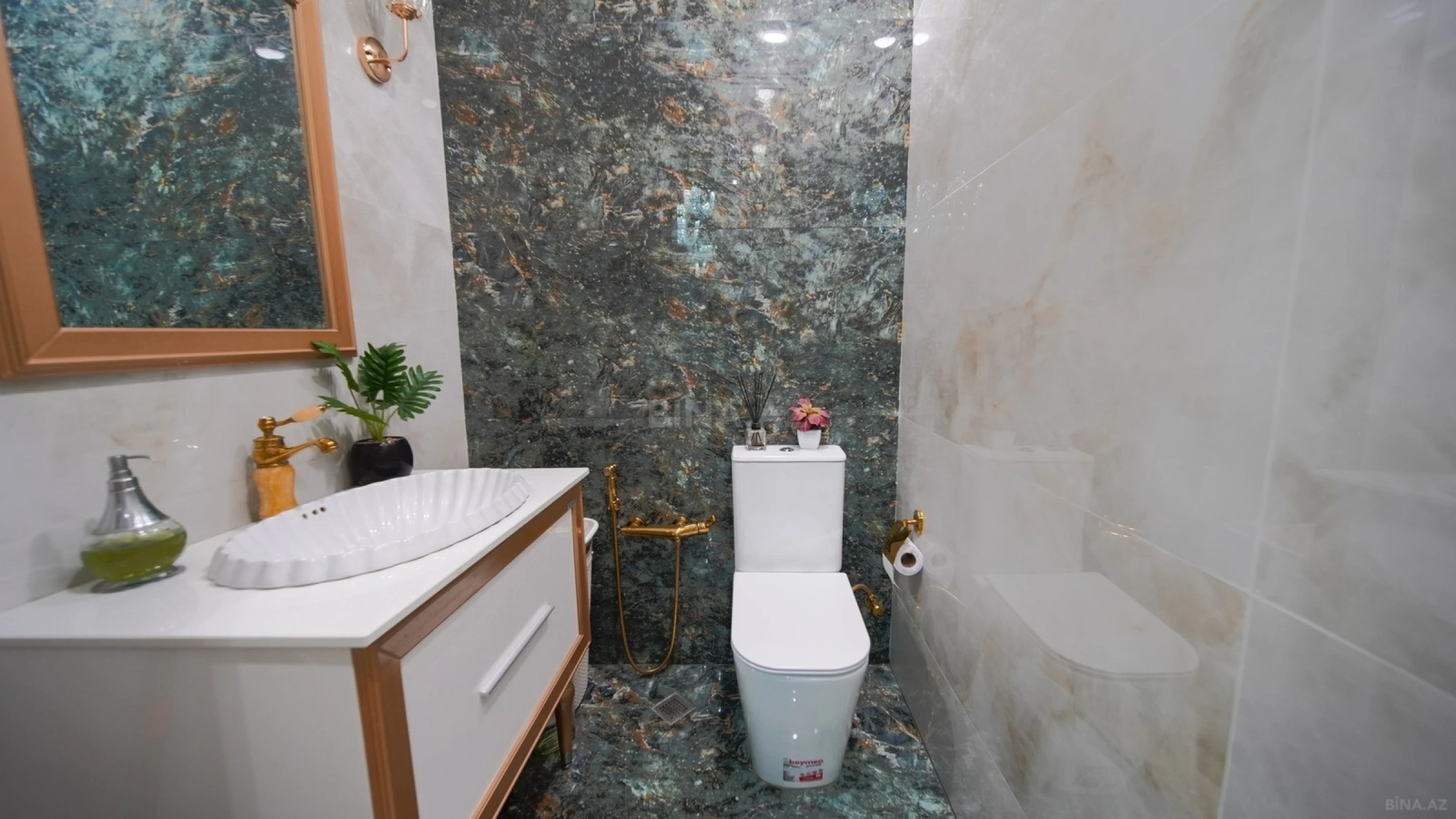 Satılır 3 otaqlı mənzil 135 m²