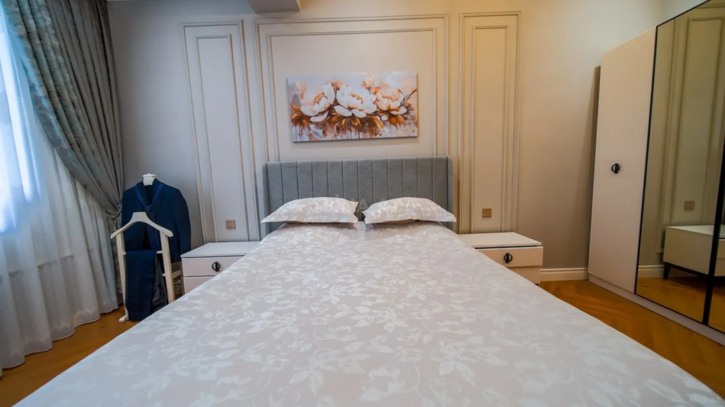 Satılır 3 otaqlı mənzil 135 m²