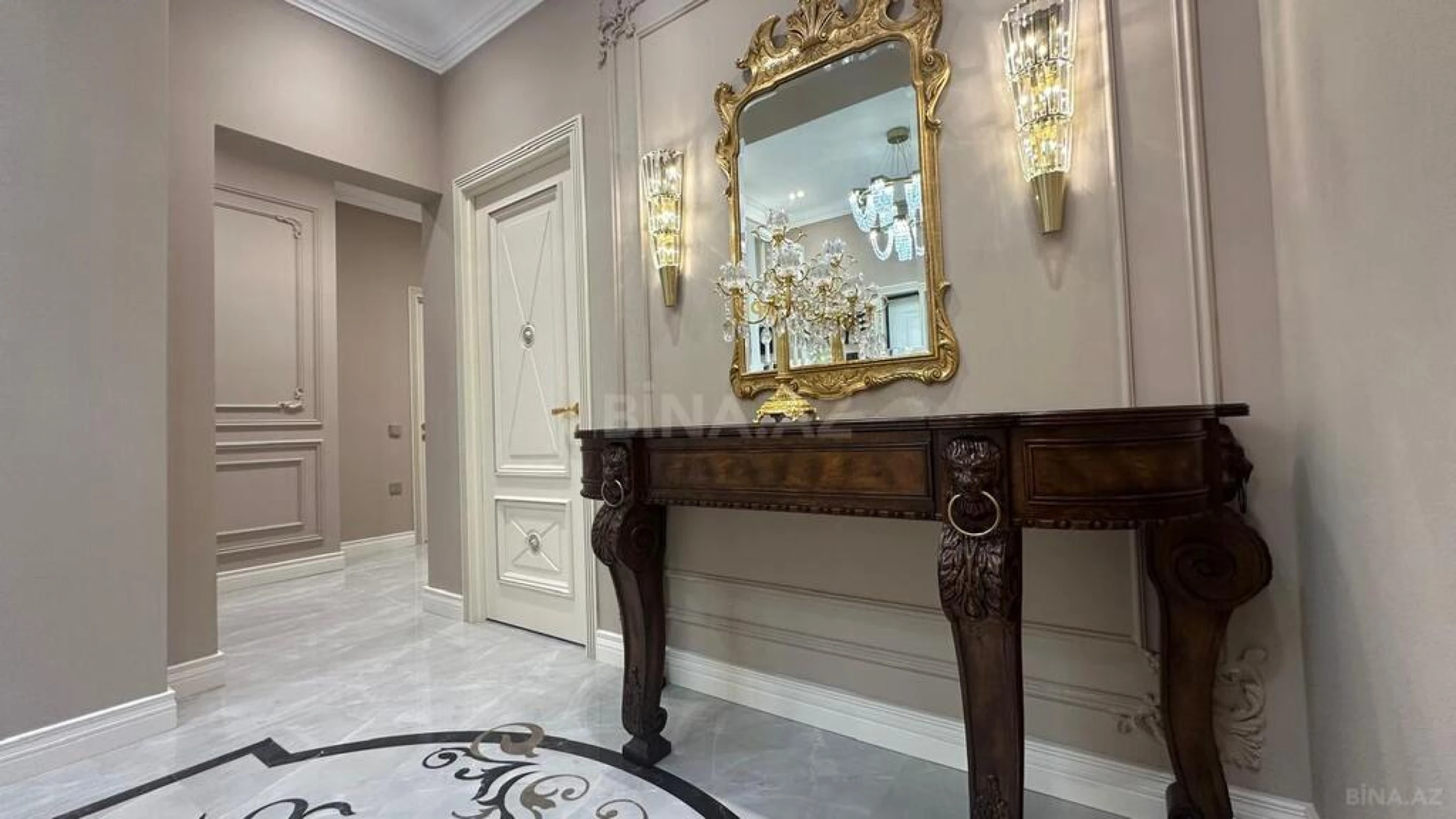 Satılır 3 otaqlı mənzil 135 m²