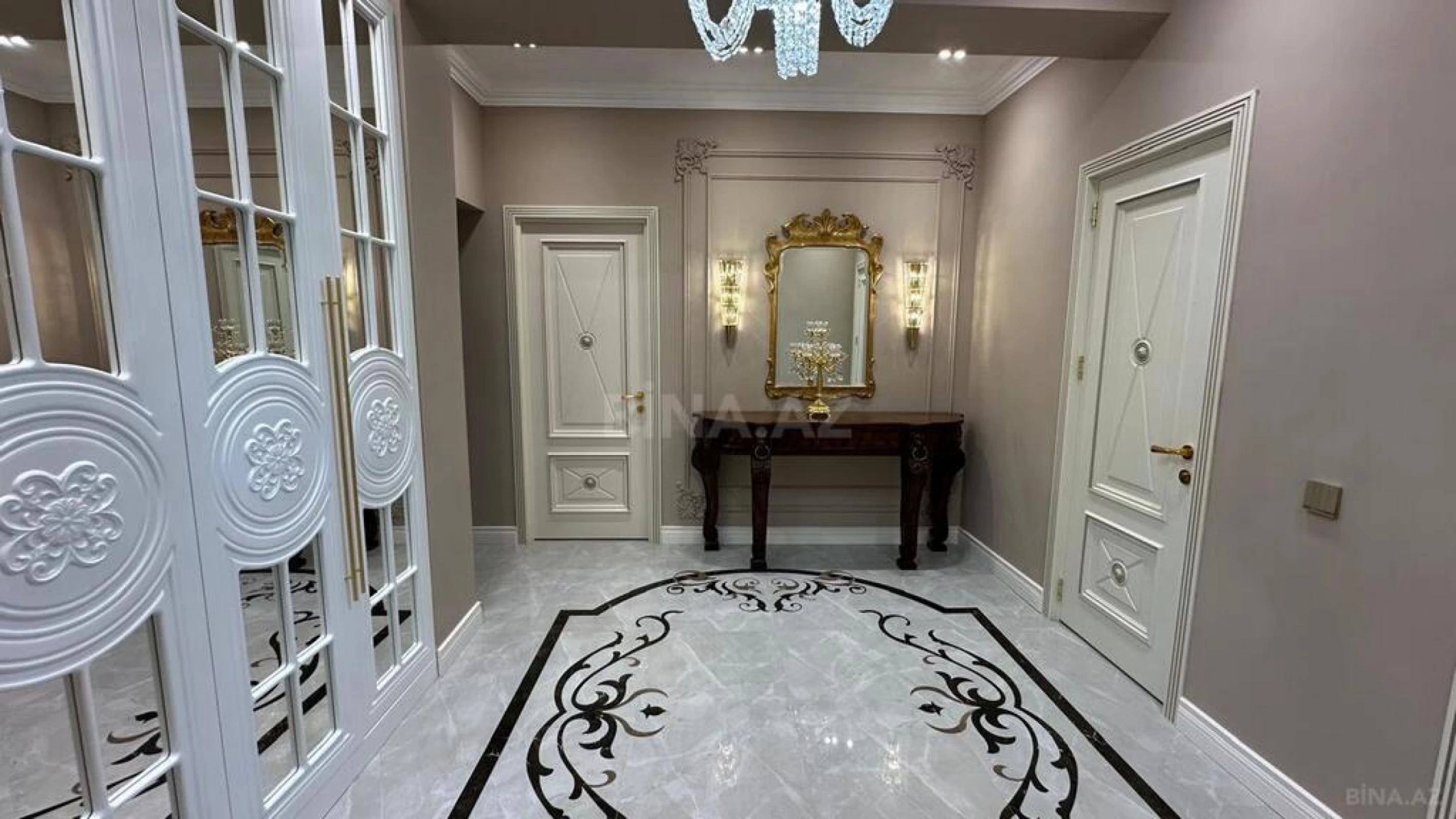 Satılır 3 otaqlı mənzil 135 m²