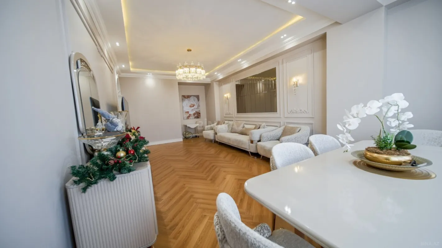 Satılır 3 otaqlı mənzil 135 m²