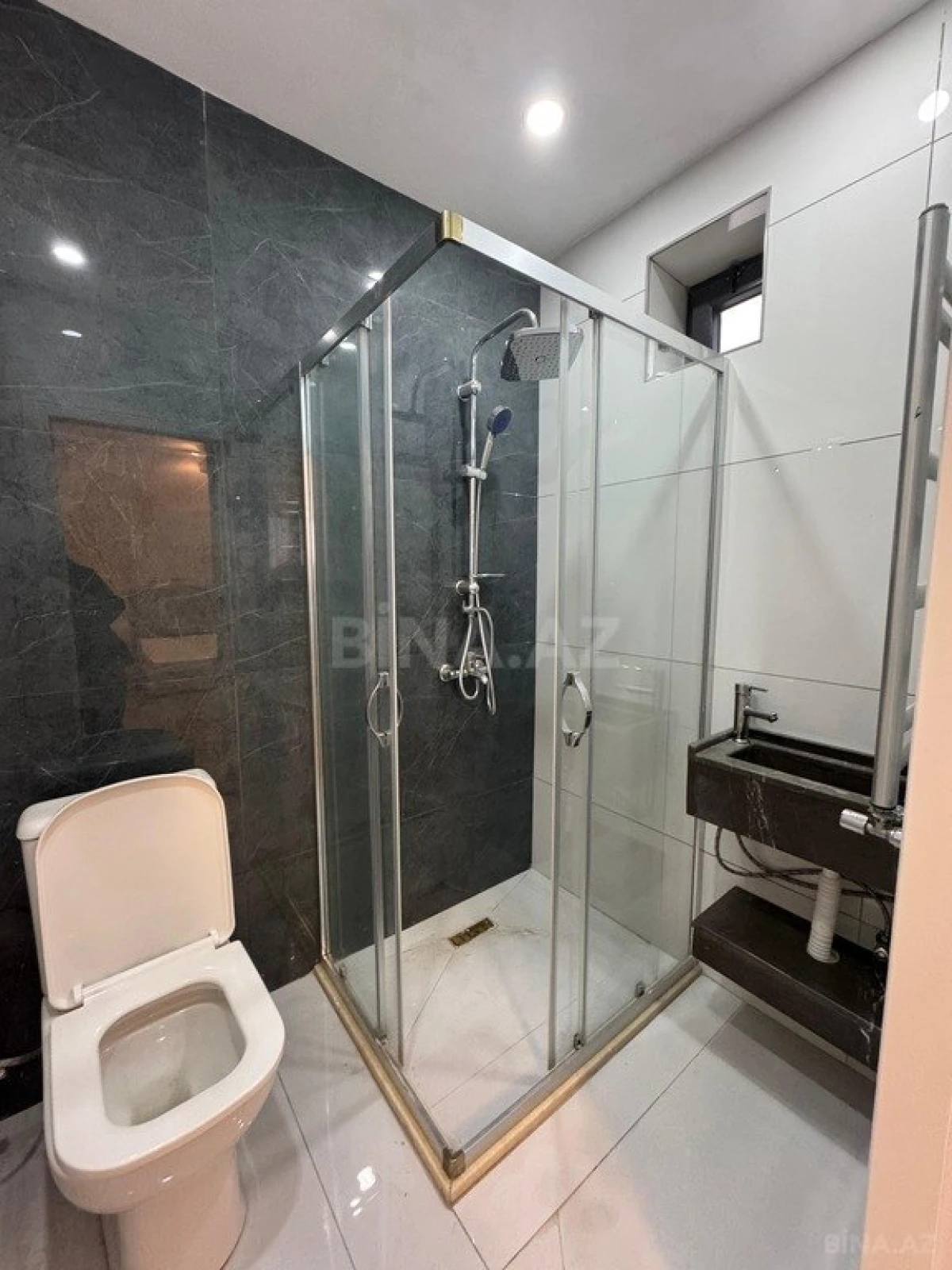 Satılır 4 otaqlı həyət evi 200 m²