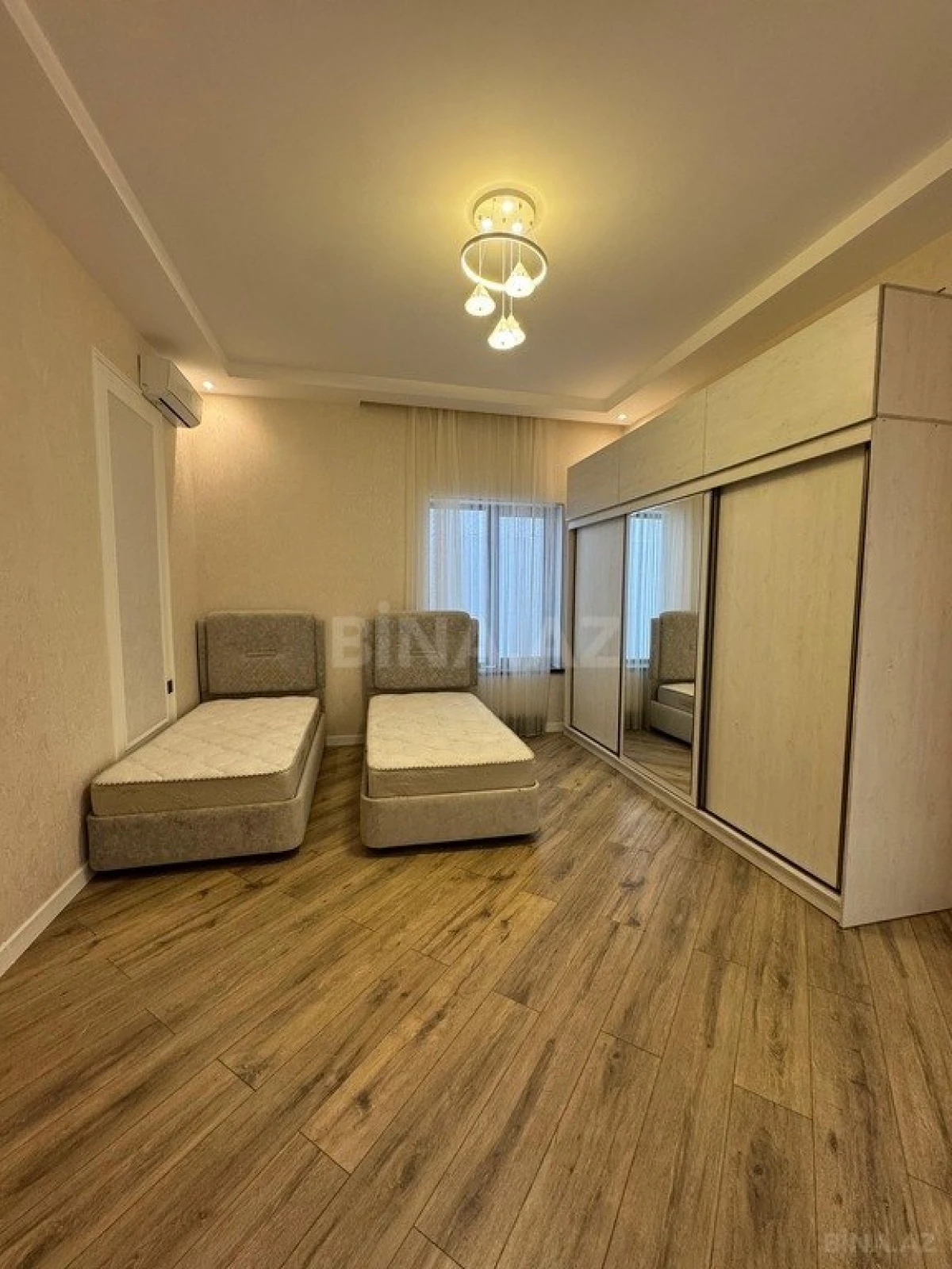 Satılır 4 otaqlı həyət evi 200 m²