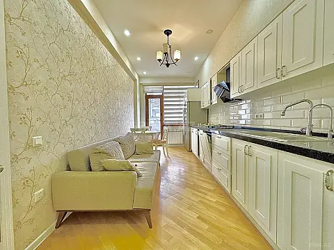 Satılır 3 otaqlı mənzil 123 m²