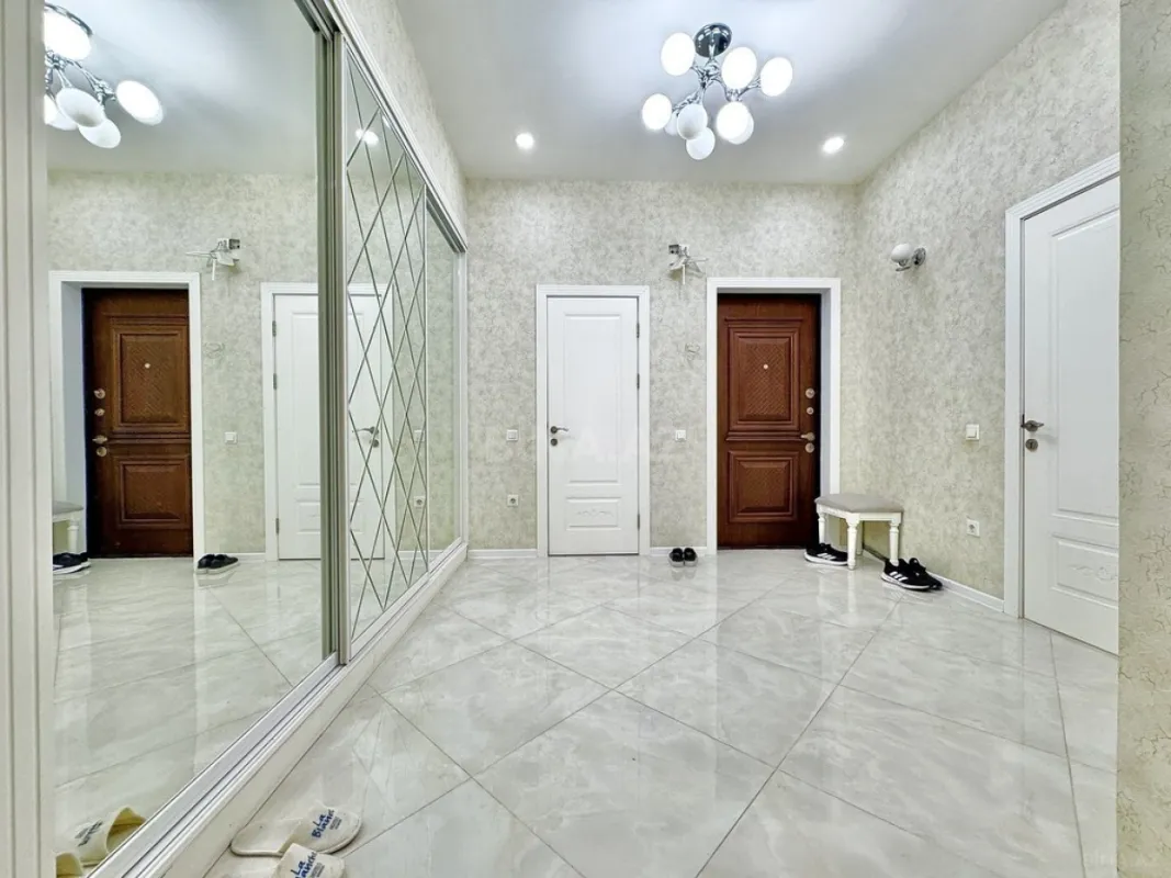 Satılır 3 otaqlı mənzil 123 m²