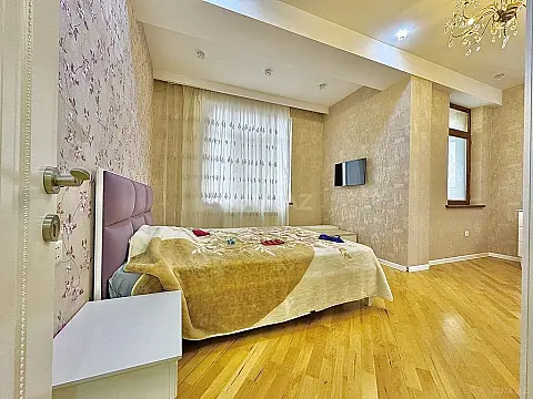 Satılır 3 otaqlı mənzil 123 m²