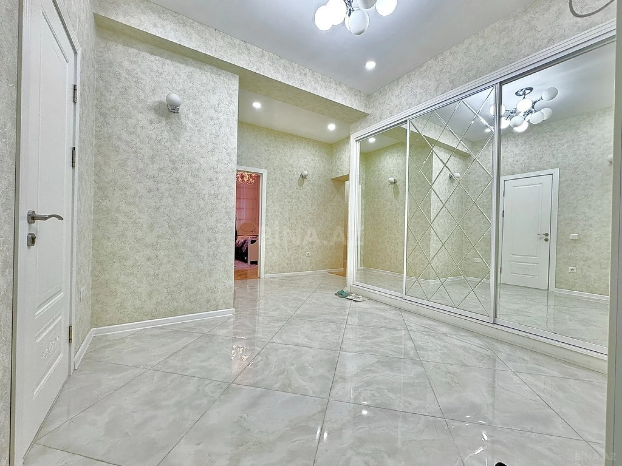 Satılır 3 otaqlı mənzil 123 m²