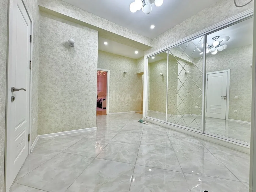 Satılır 3 otaqlı mənzil 123 m²