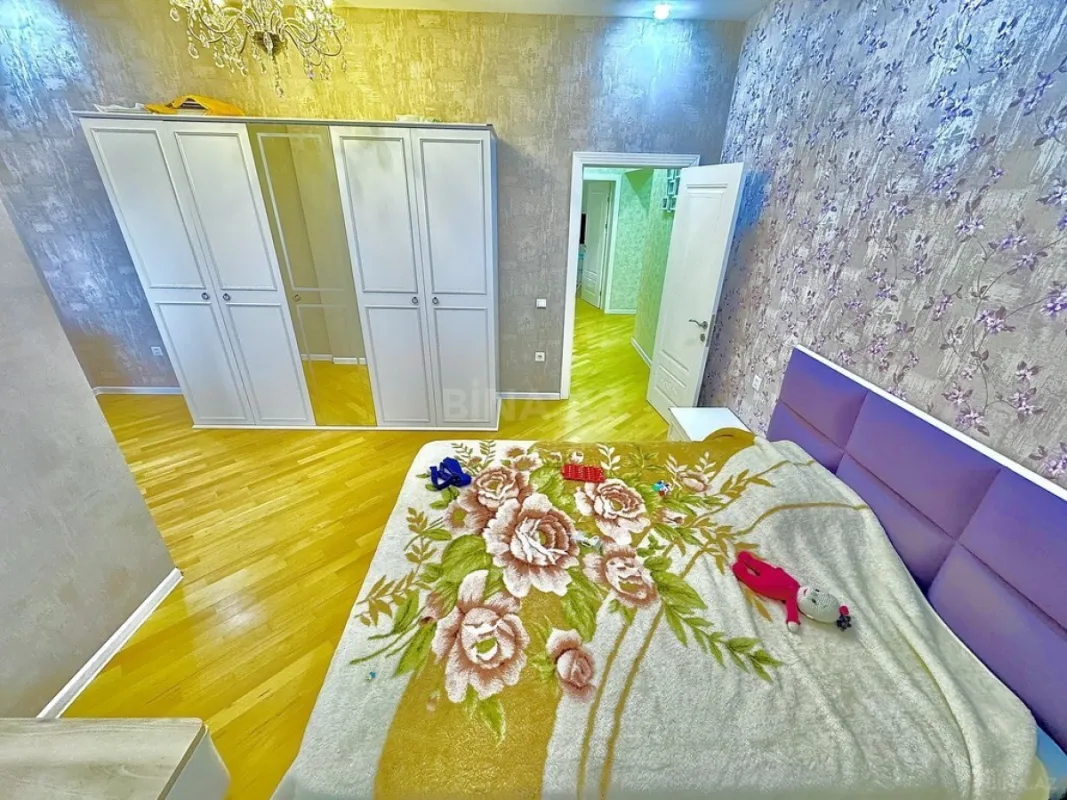 Satılır 3 otaqlı mənzil 123 m²