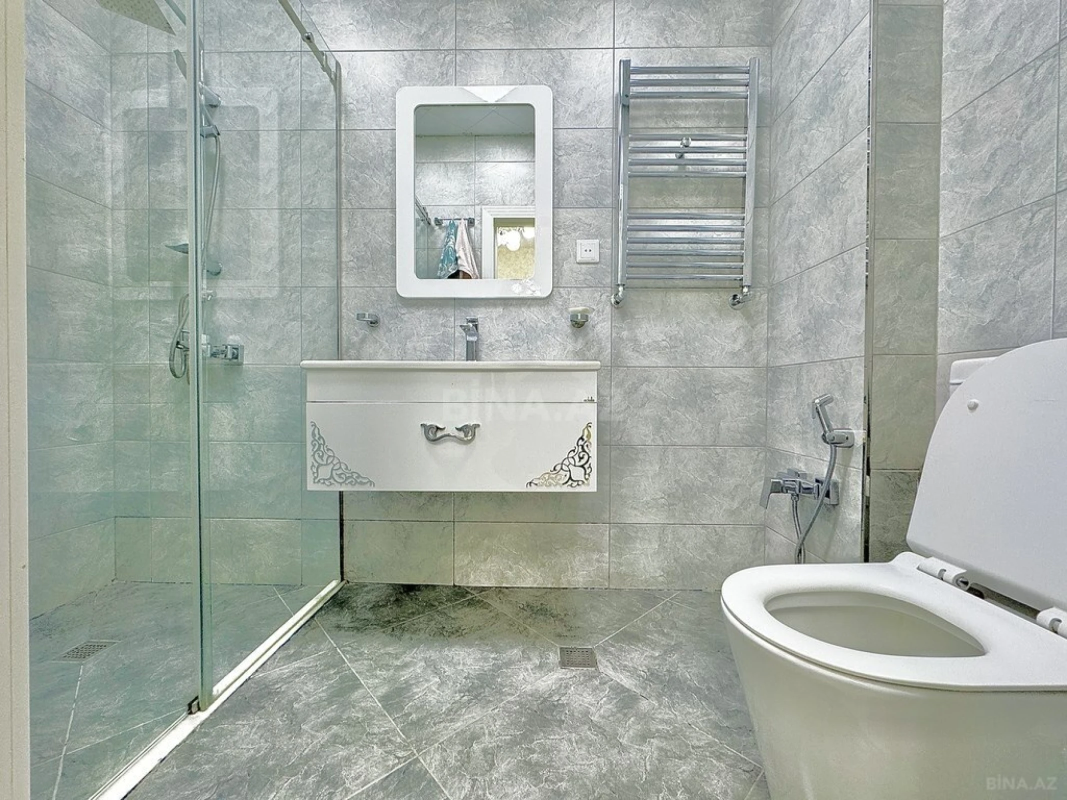 Satılır 3 otaqlı mənzil 123 m²
