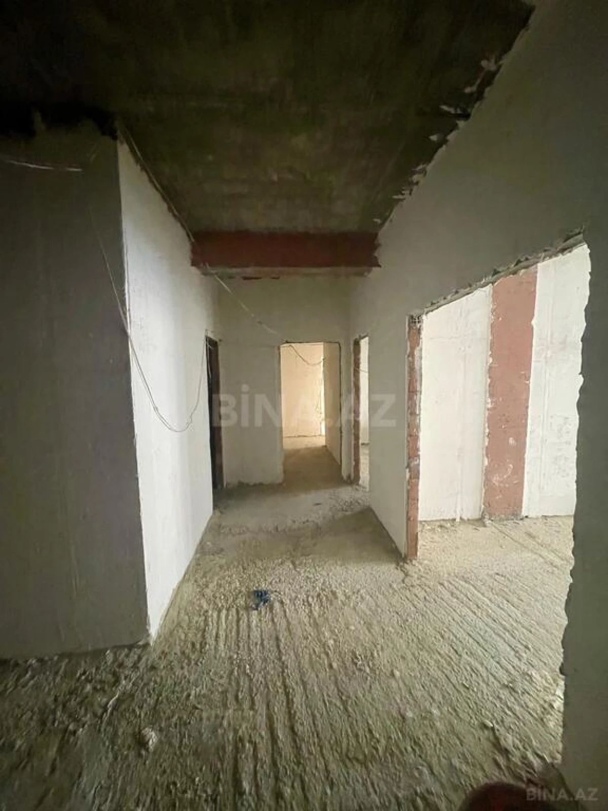 Satılır 3 otaqlı mənzil 136 m²