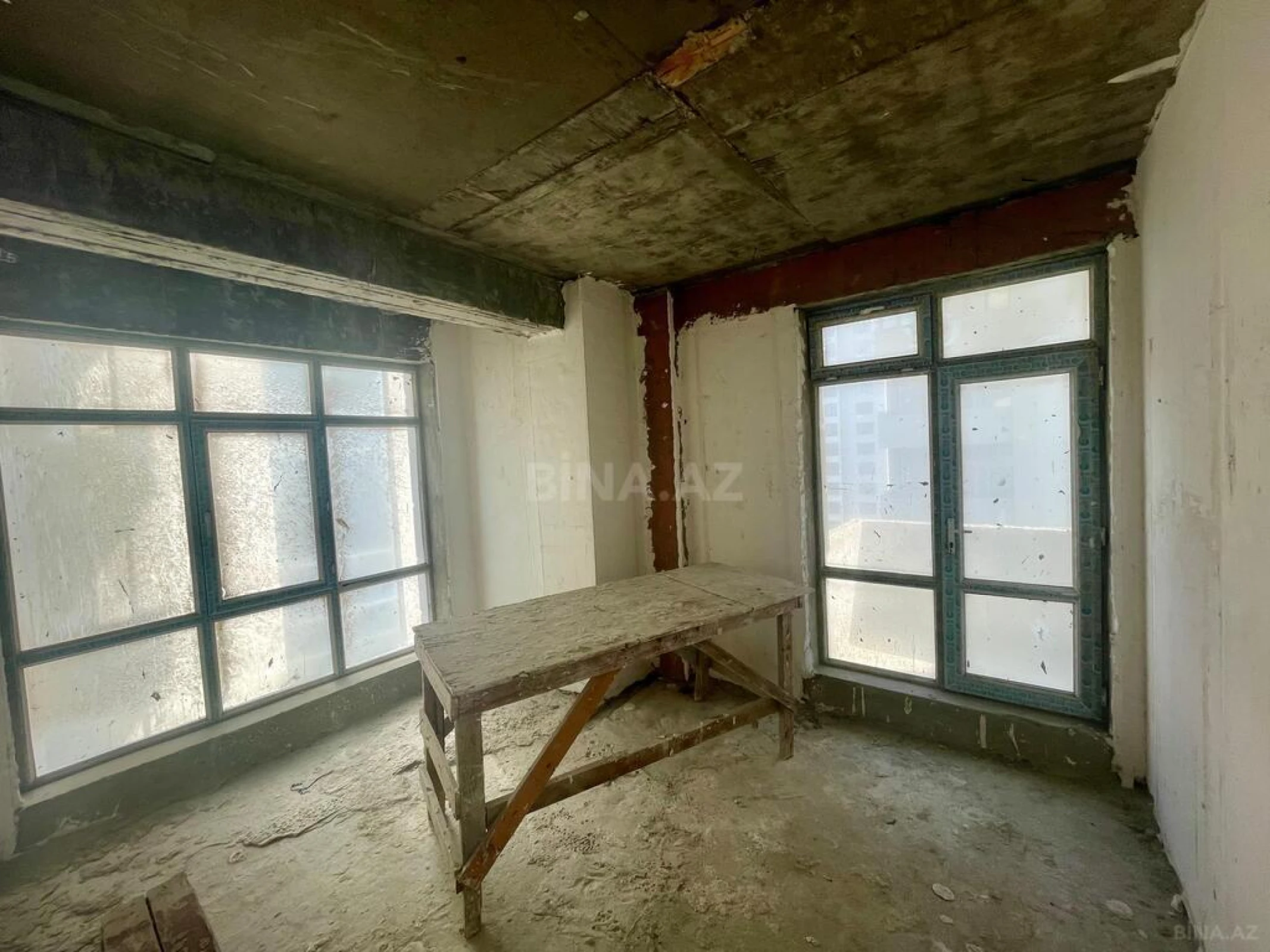 Satılır 3 otaqlı mənzil 136 m²