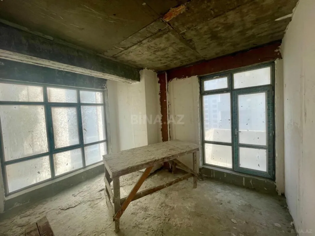 Satılır 3 otaqlı mənzil 136 m²