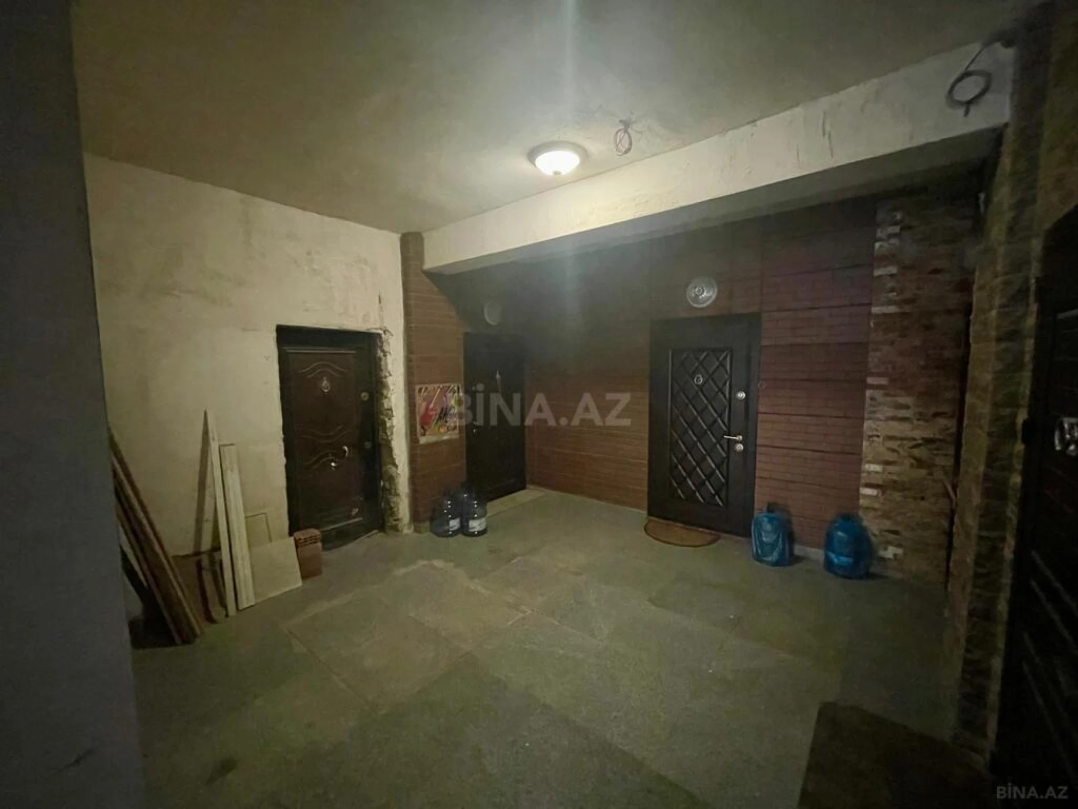 Satılır 3 otaqlı mənzil 136 m²