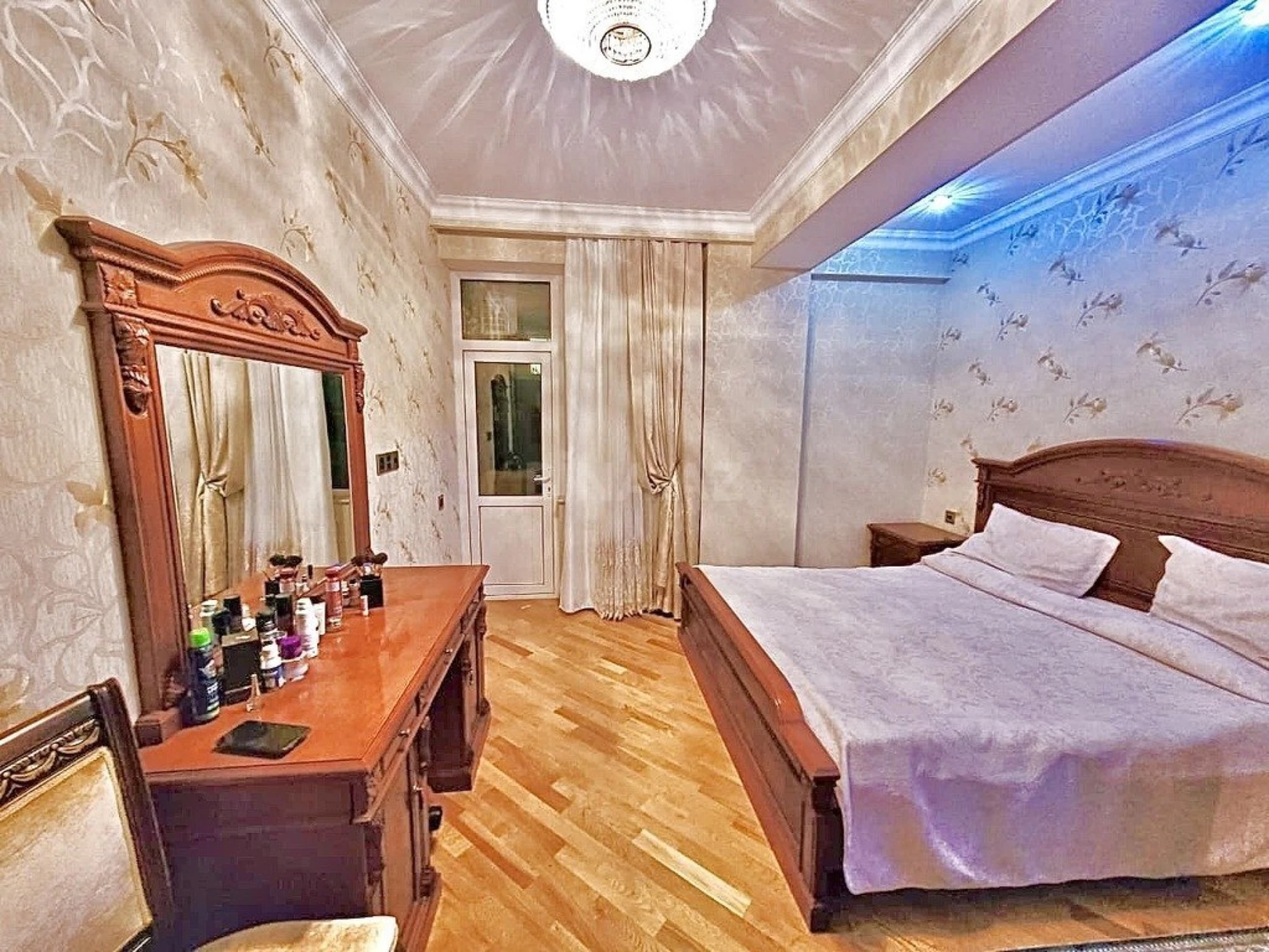 Satılır 3 otaqlı mənzil 110 m²