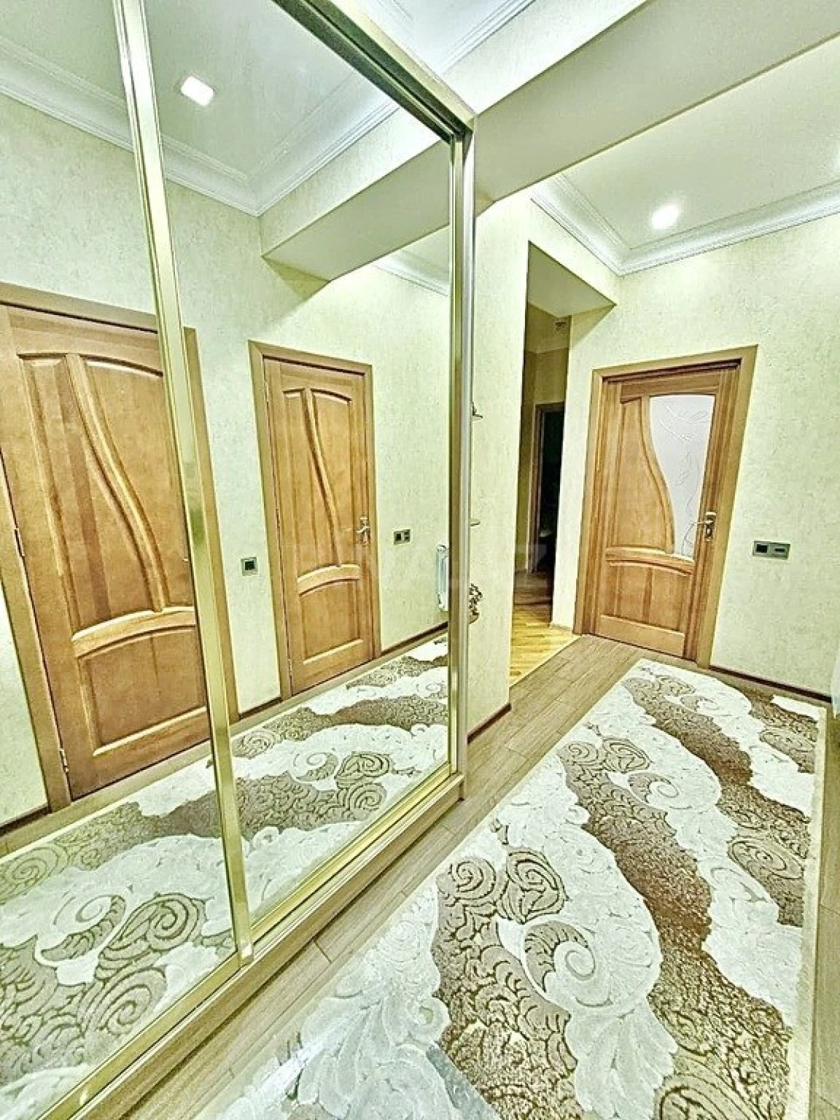 Satılır 3 otaqlı mənzil 110 m²