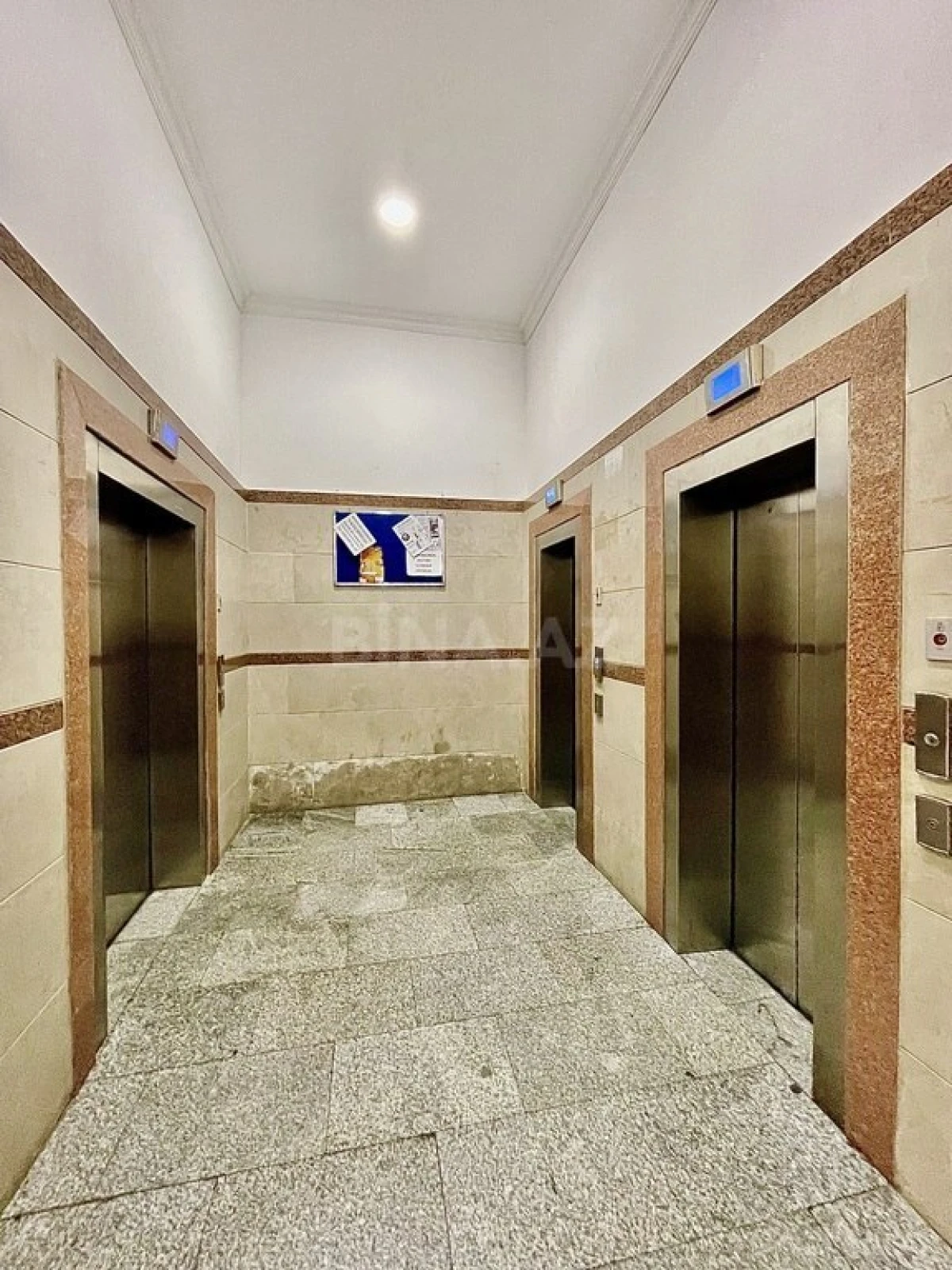 Satılır 3 otaqlı mənzil 110 m²
