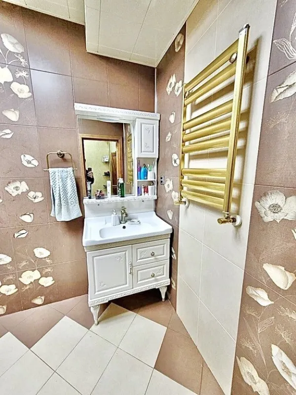 Satılır 3 otaqlı mənzil 110 m²