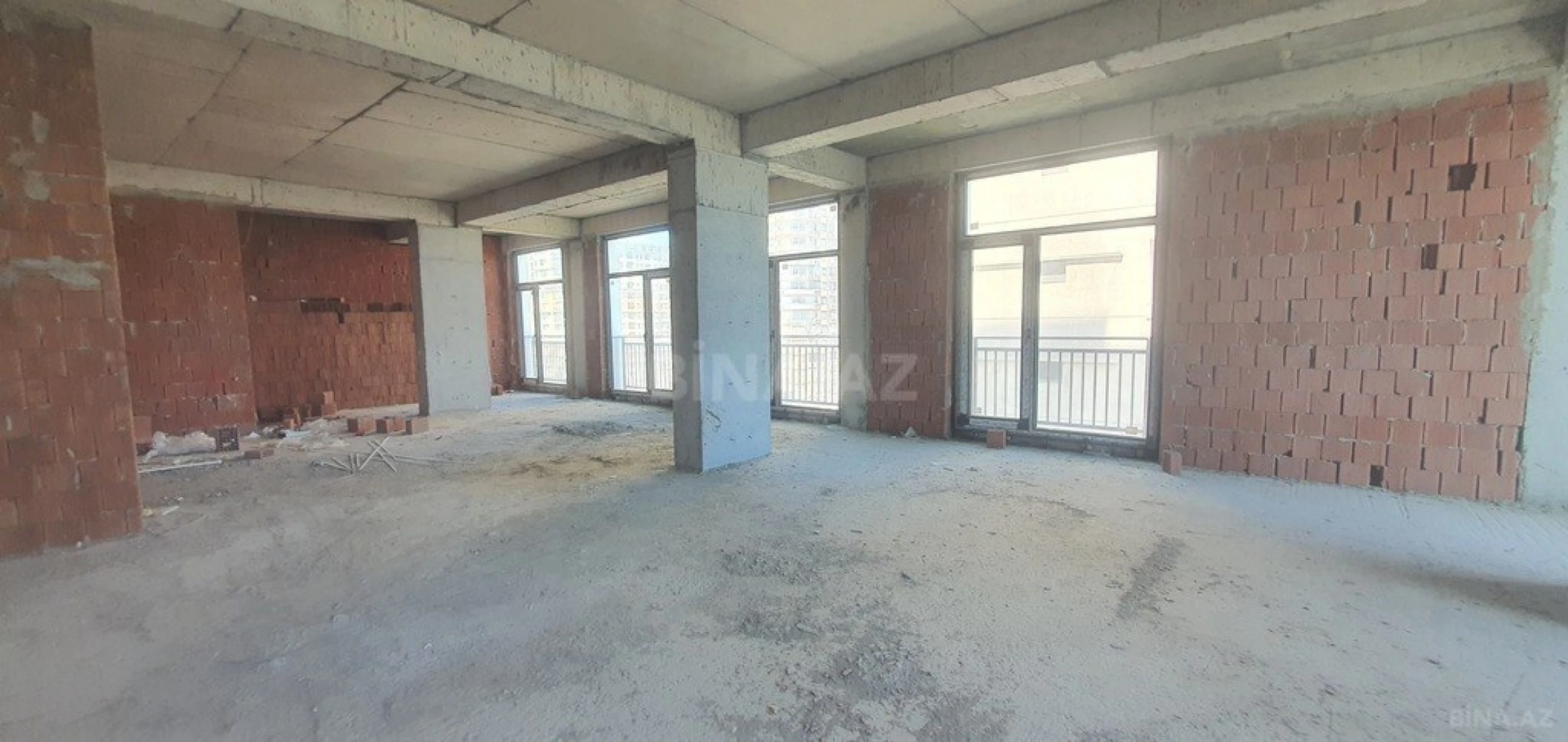Satılır 3 otaqlı mənzil 130 m²