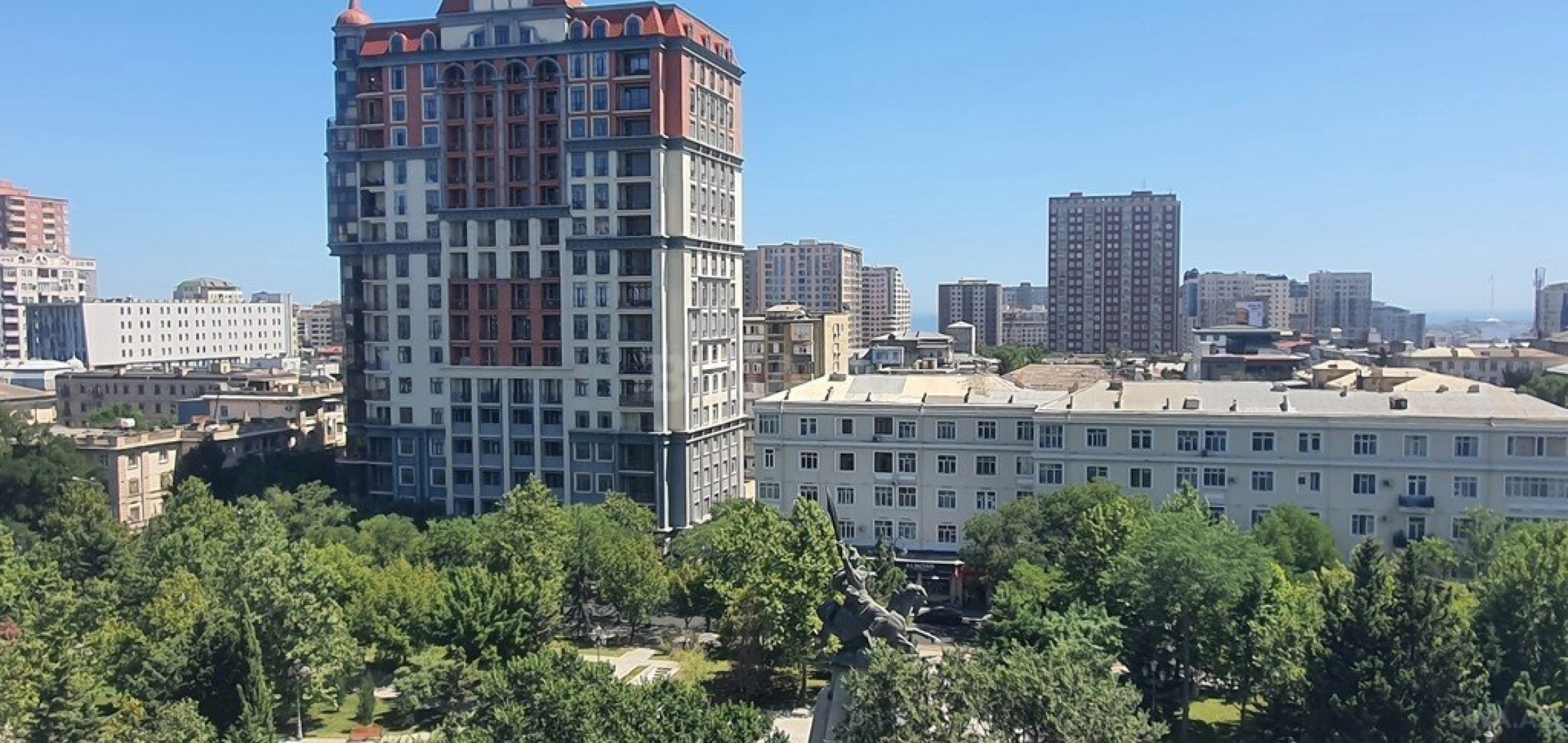 Satılır 3 otaqlı mənzil 130 m²