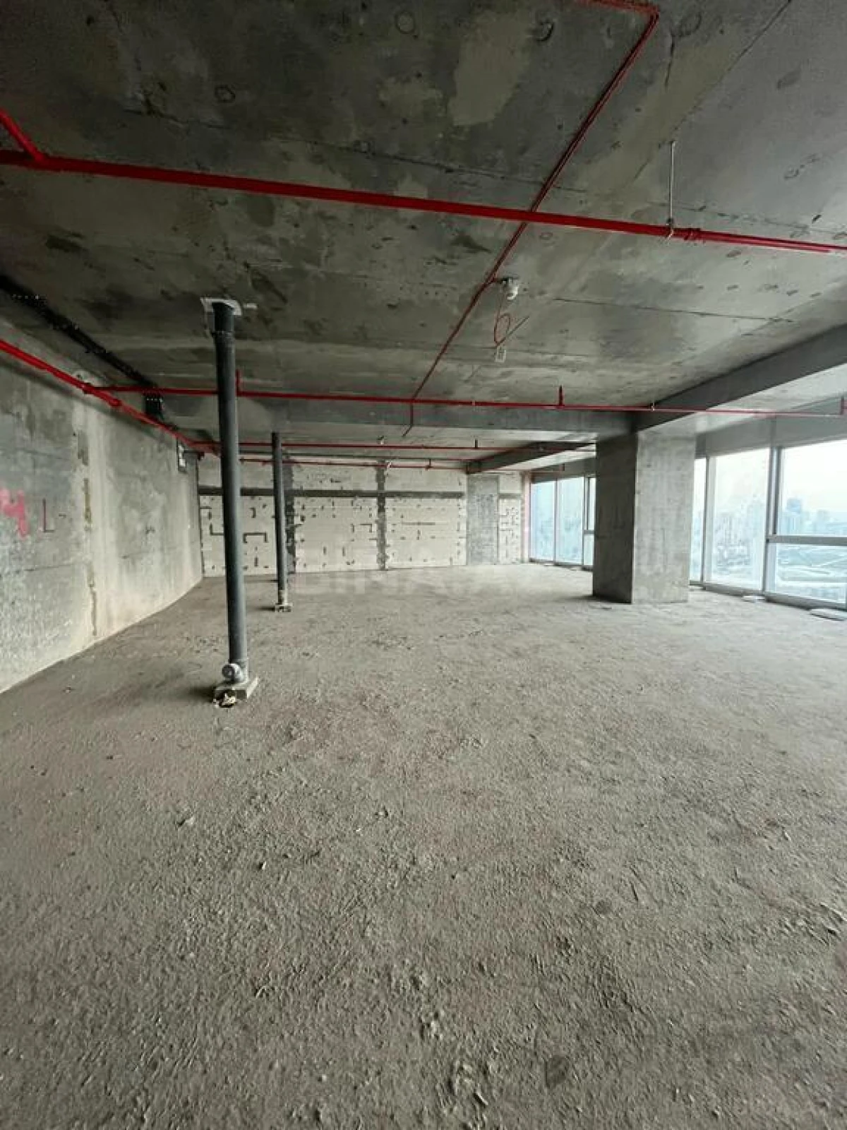 Satılır 4 otaqlı mənzil 240 m²