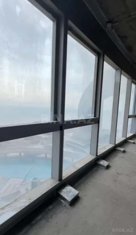 Satılır 4 otaqlı mənzil 240 m²