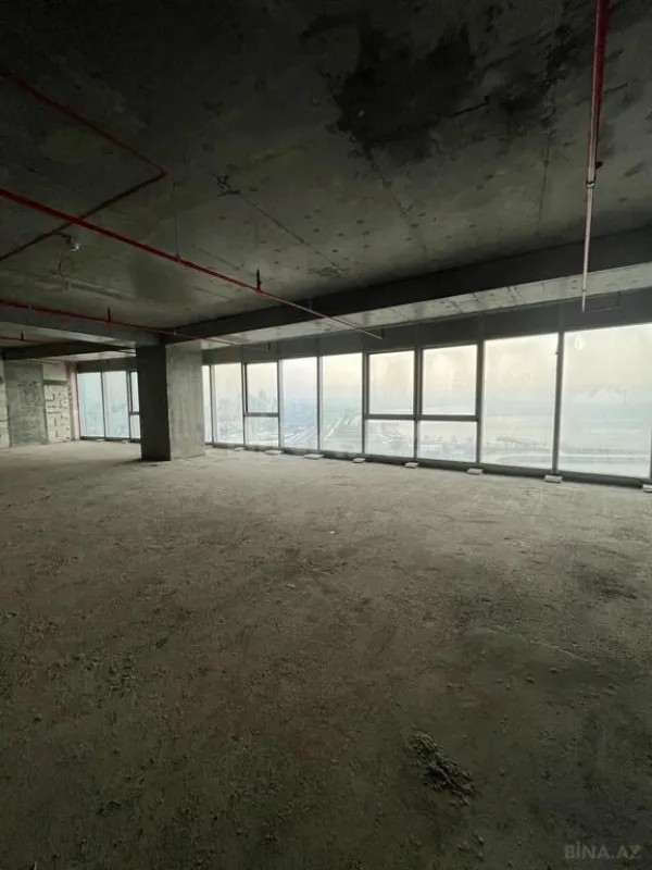 Satılır 4 otaqlı mənzil 240 m²