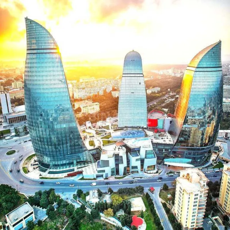 Satılır 7 otaqlı mənzil 300 m²