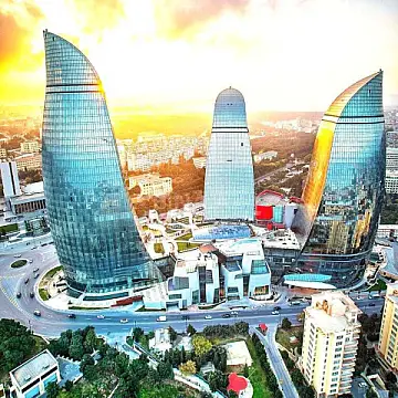 Satılır 7 otaqlı mənzil 300 m²