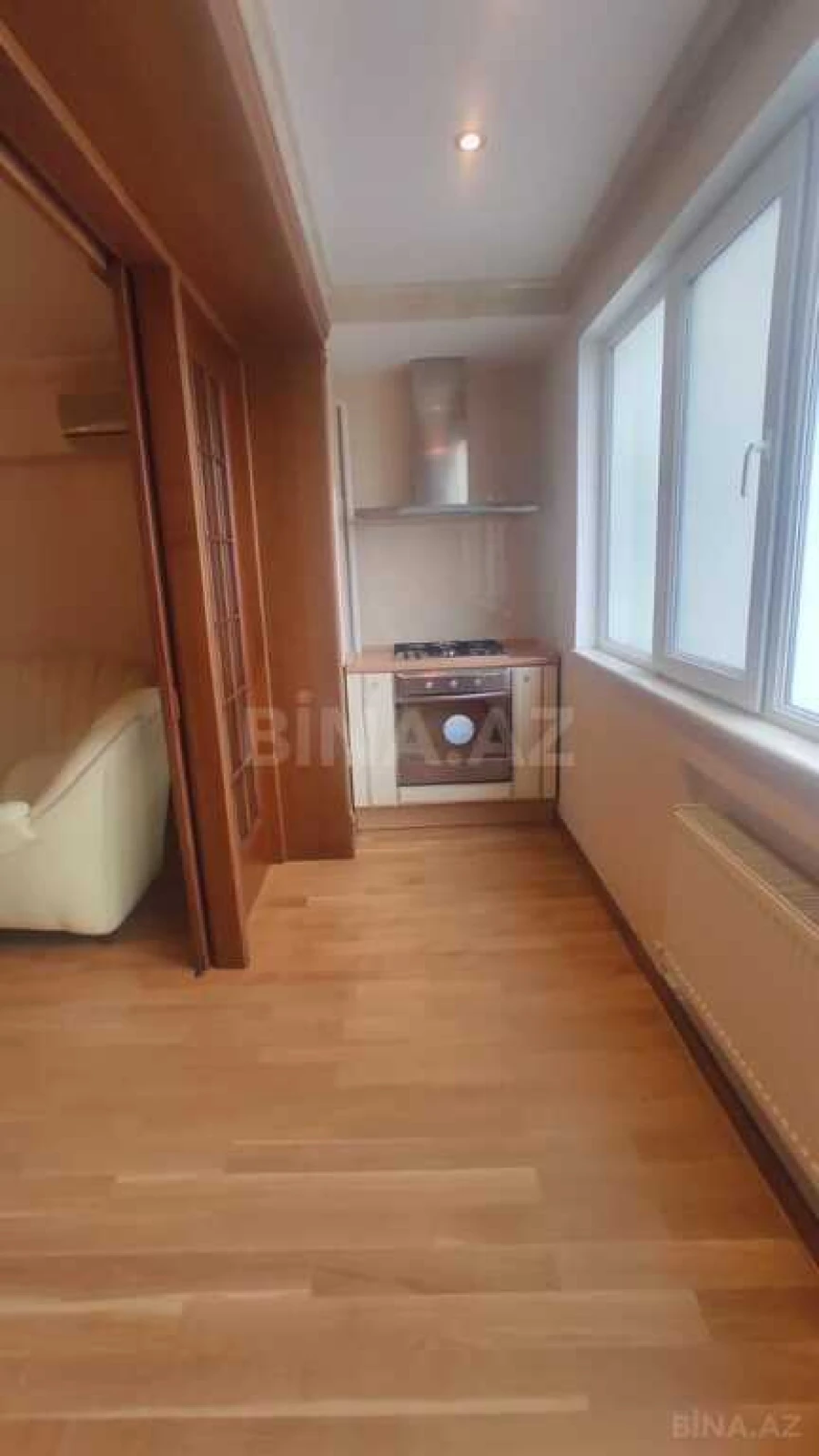 Satılır 7 otaqlı mənzil 300 m²