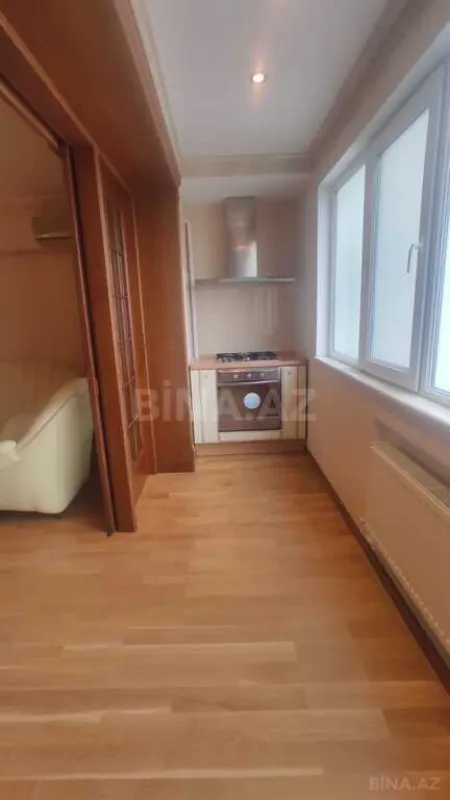 Satılır 7 otaqlı mənzil 300 m²