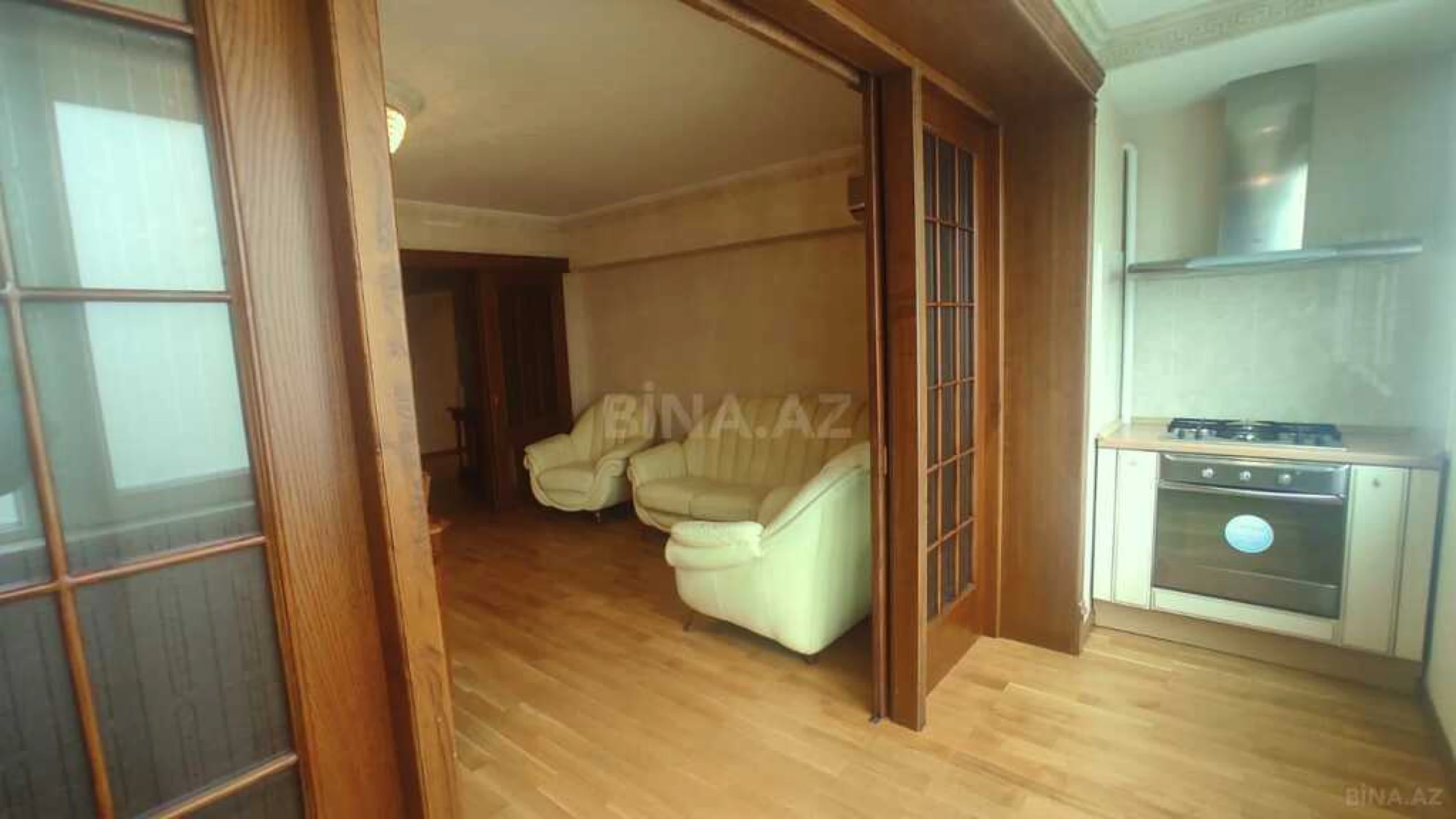 Satılır 7 otaqlı mənzil 300 m²