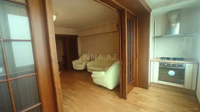 Satılır 7 otaqlı mənzil 300 m²