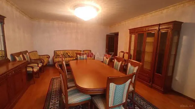 Satılır 7 otaqlı mənzil 300 m²