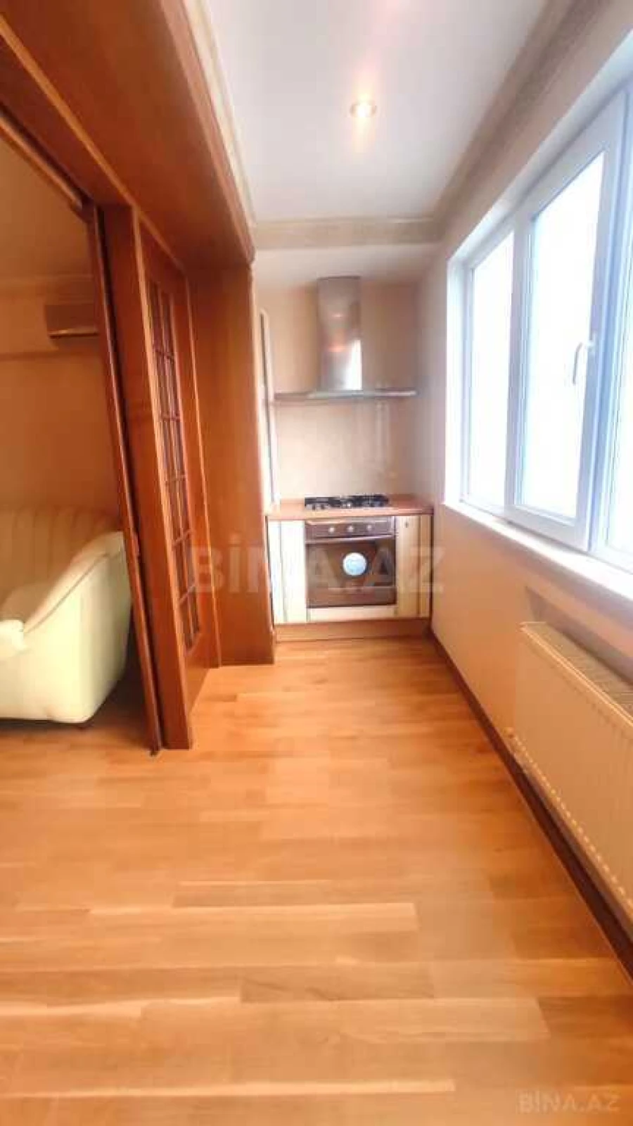 Satılır 7 otaqlı mənzil 300 m²