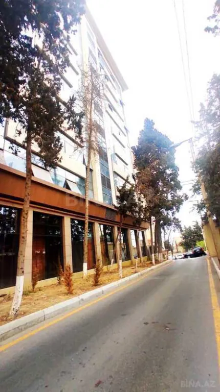 Satılır 7 otaqlı mənzil 300 m²