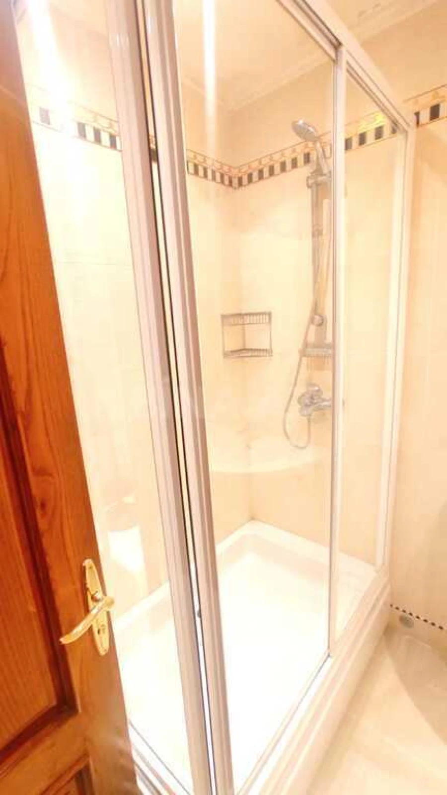 Satılır 7 otaqlı mənzil 300 m²