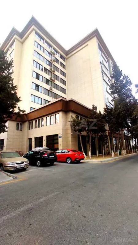 Satılır 7 otaqlı mənzil 300 m²