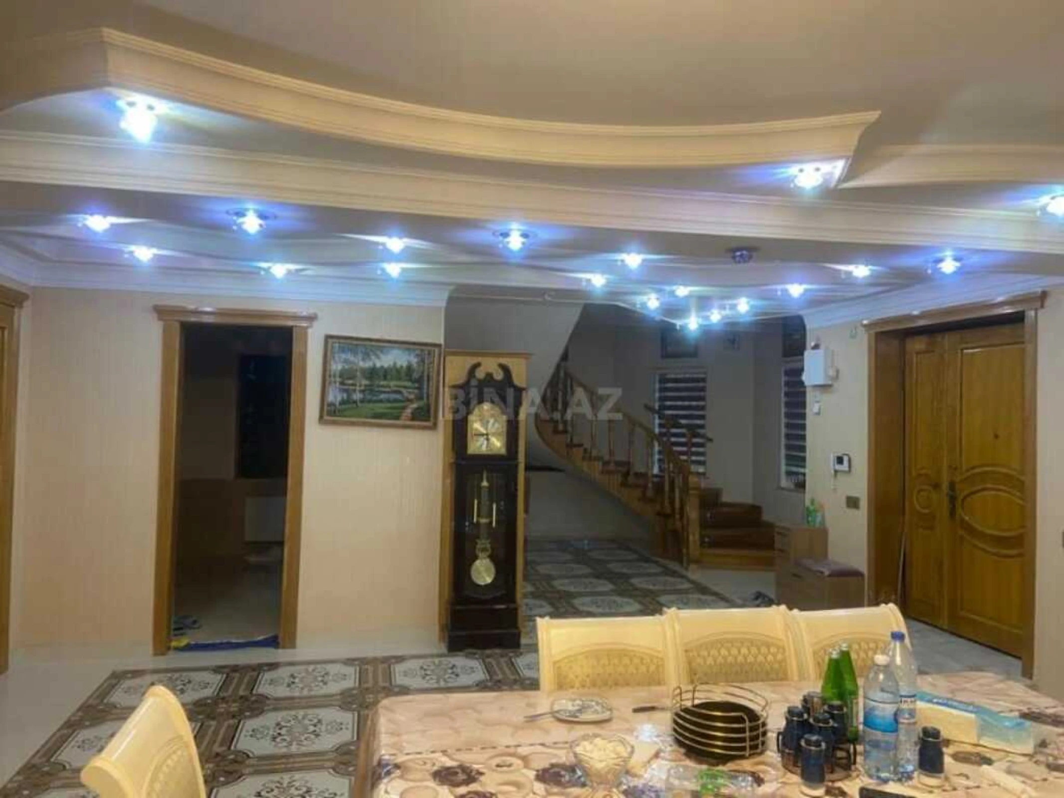 Satılır 8 otaqlı həyət evi 320 m²